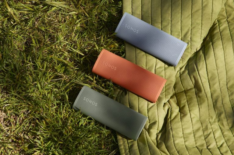 Високоговорителят Roam 2 на Sonos с размер на пинта е с 25 процента отстъпка за Деня на паметта