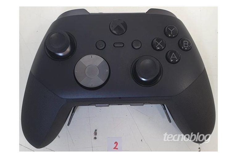 Изтекли изображения разкриват контролер Xbox Elite 3 с мистериозни нови бутони