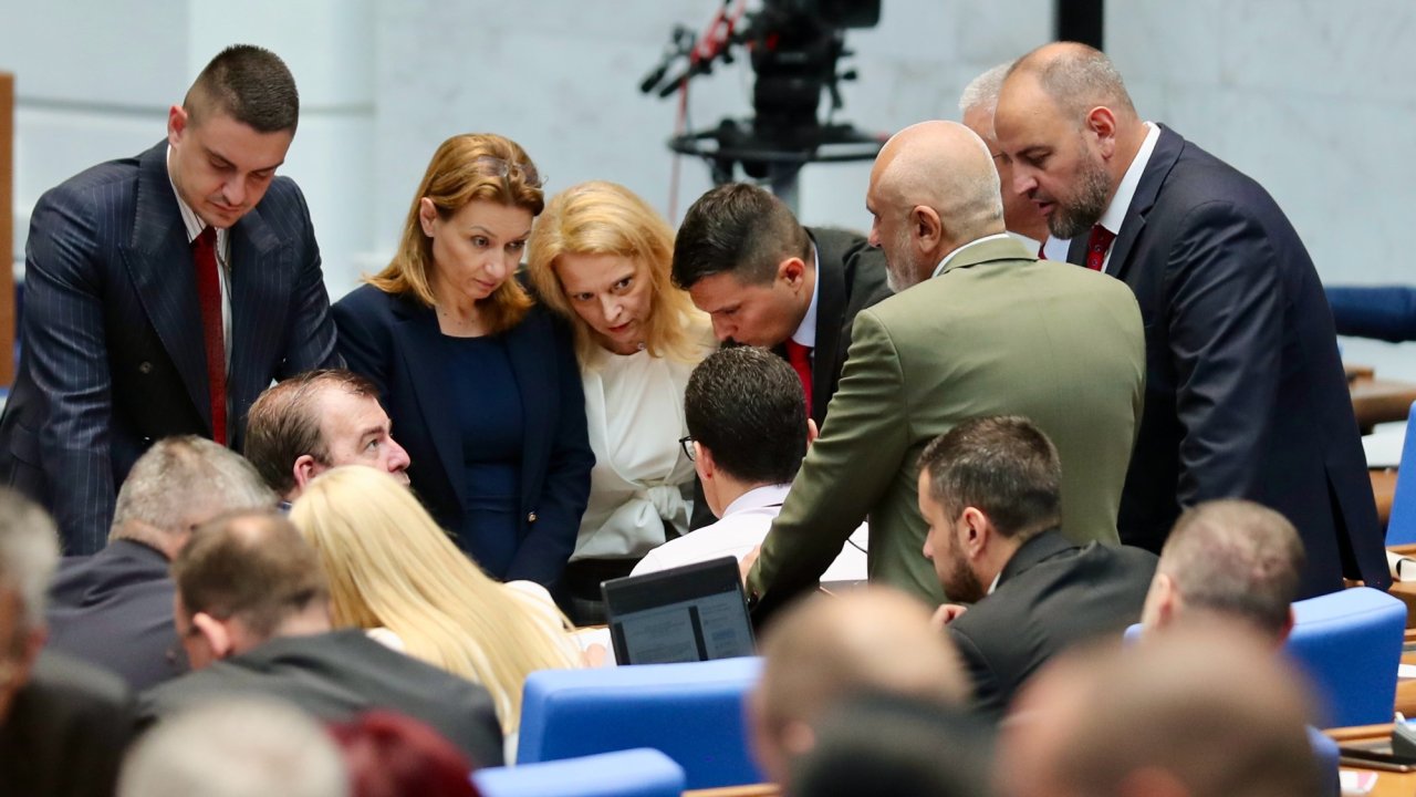 Новите правила за бързите кредити скараха депутатите в НС