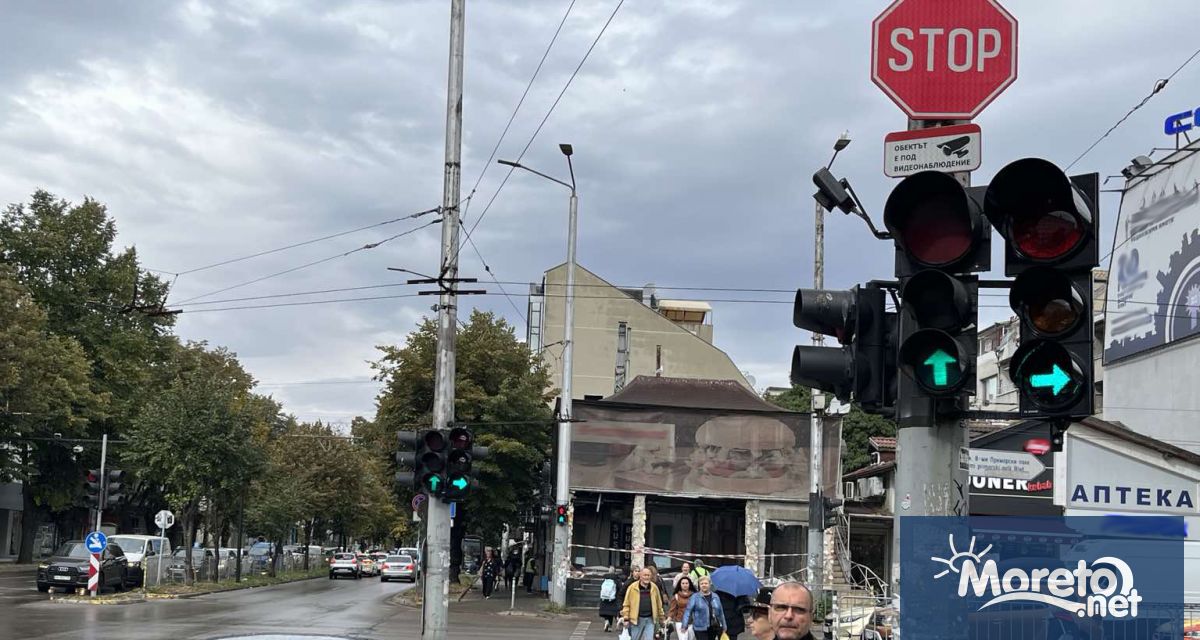 Възстановиха светофарната секция за десен завой на още едно кръстовище във Варна