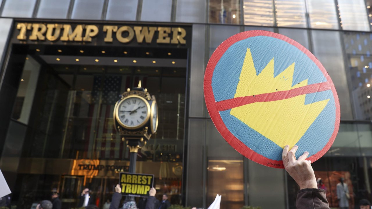 Сръбският прокурор, разследващ Trump Tower в Белград, е бил следен с шпионски софтуер