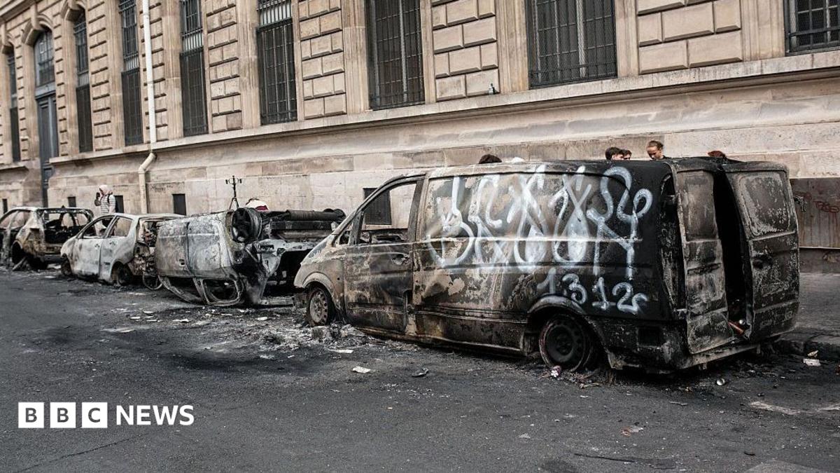 Френските градове успокояват нощем след наложени вечерни часове
