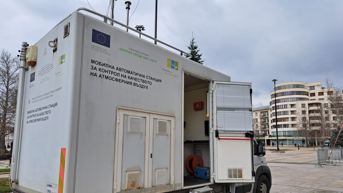 Мобилна станция измерва показатели за качеството на въздуха в центъра на Русе