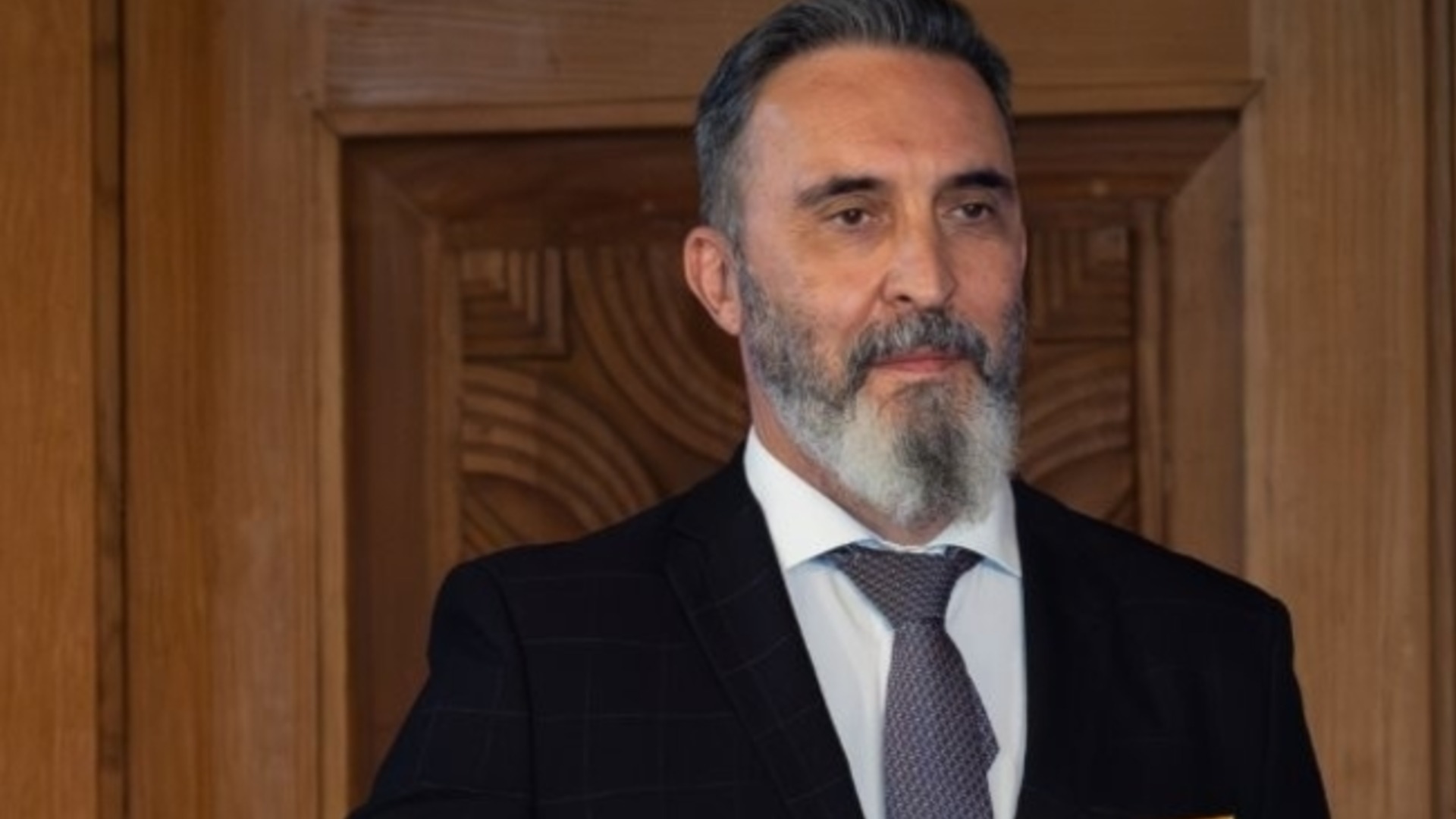 „Всеки хирург носи в душата си едно малко гробище“: Лекарят на годината за грешките и уроците на професията