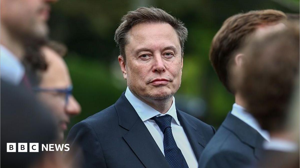 Защо Илон Мъск иска да слее Tesla и SpaceX?