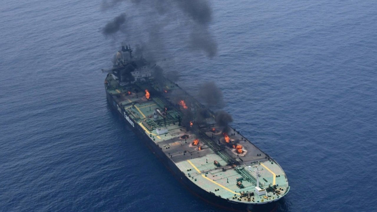 Танкер пламна в акваторията на Черно море край Сочи