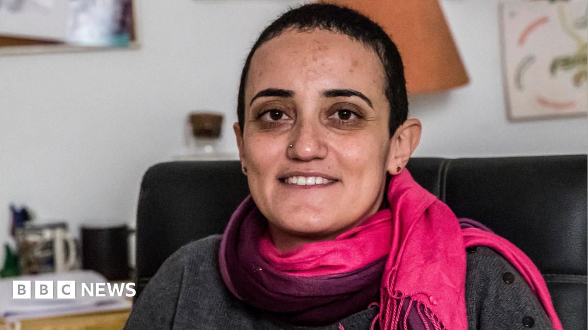 Задържана е египетската журналистка Лина Аталах след закриването на новинарски сайт
