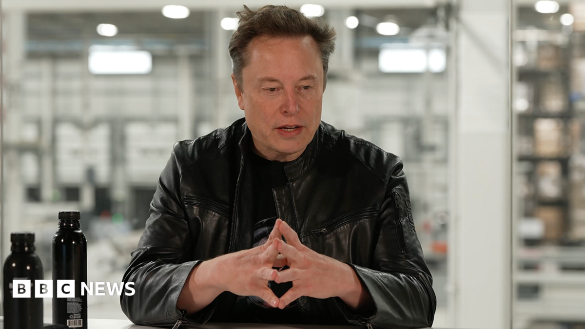 Илон Мъск обмисля сливане между Tesla и SpaceX