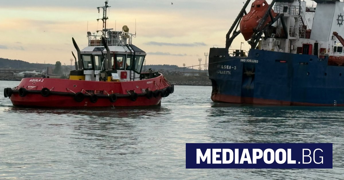 Започна огледът на поразения от дронове кораб „Chelsea 3“, който бе изтеглен на порт Бургас