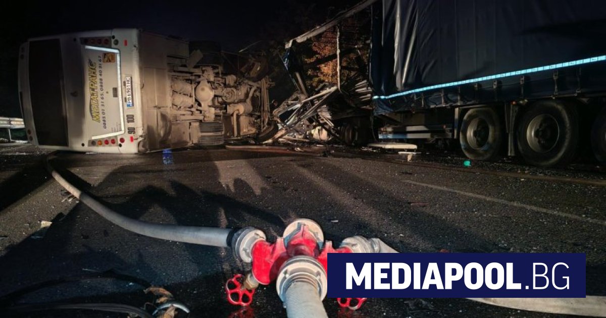 Двама загинали при катастрофа между автобус и камион на пътя Пазарджик-Пловдив