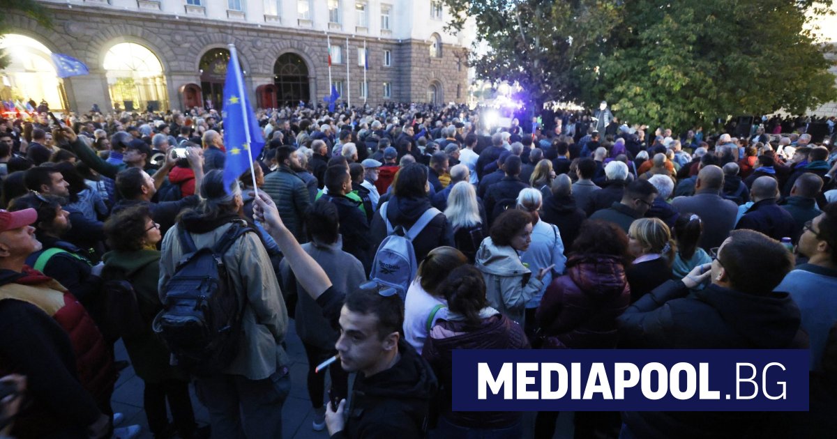 Протест в София срещу кабинета „Радев“: „Вашият „мир“ е капитулация“
